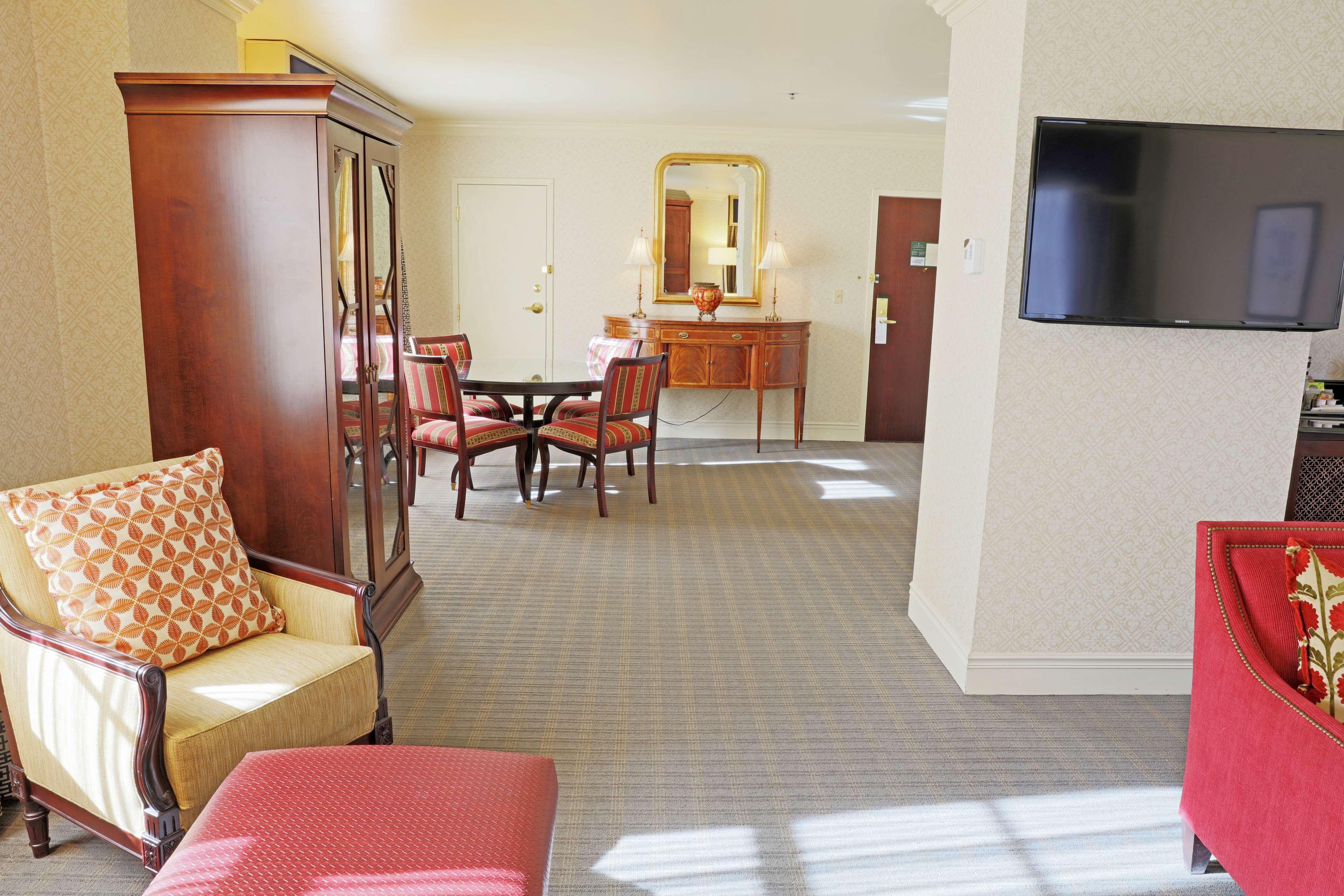 Hotel Roanoke & Conference Center, Curio Collection By Hilton Exteriér fotografie