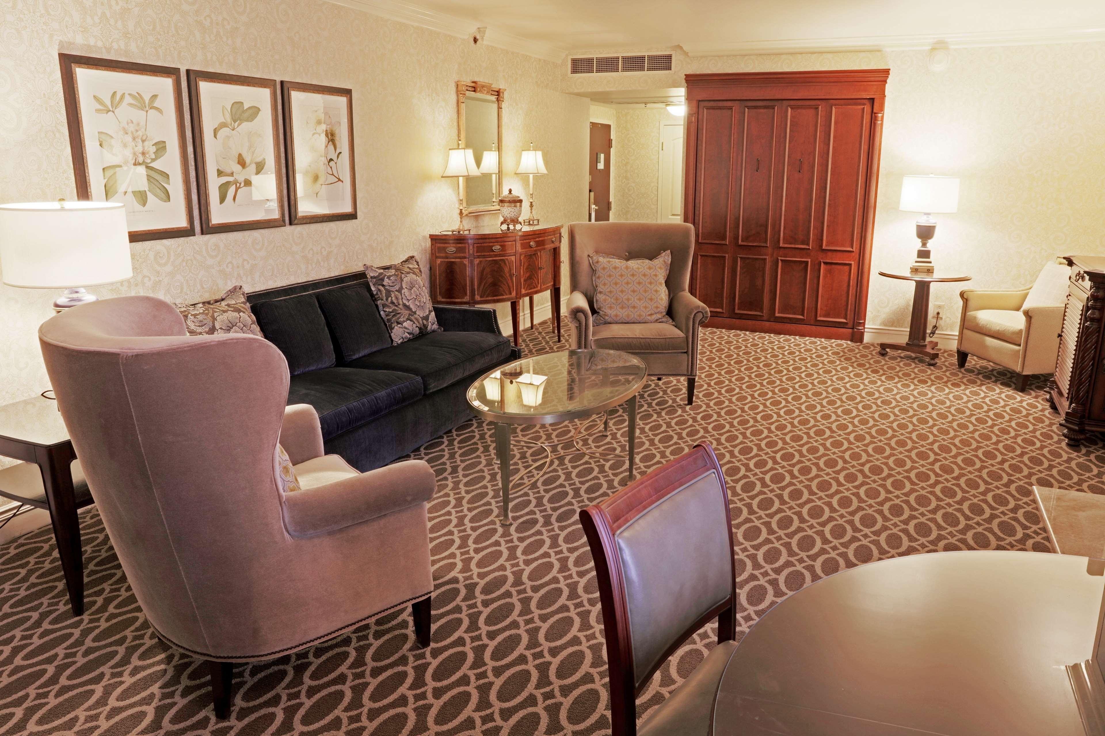 Hotel Roanoke & Conference Center, Curio Collection By Hilton Exteriér fotografie